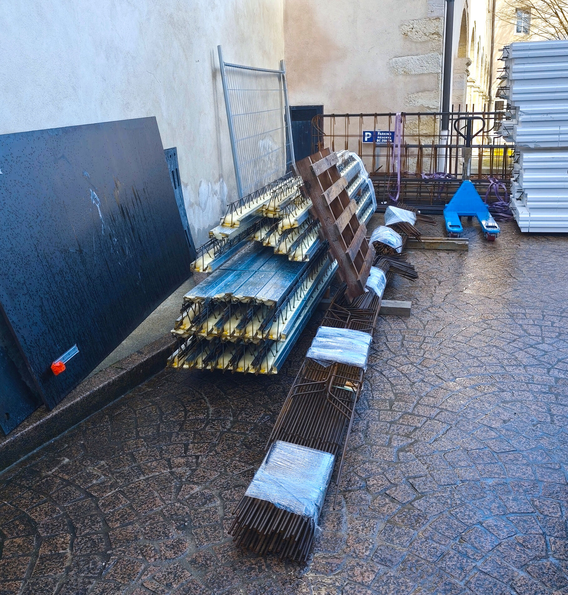 Stockage plancher et armatures
